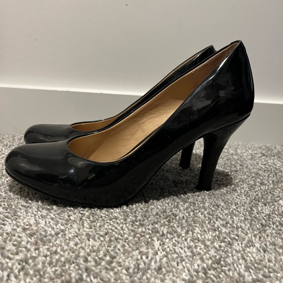 Kelly and Katie black pumps - Picture 2 of 3